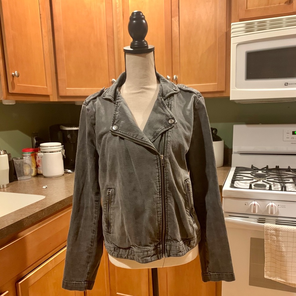 🌟MAKE OFFER🌟Gap motorcycle style jean Jacket🌟